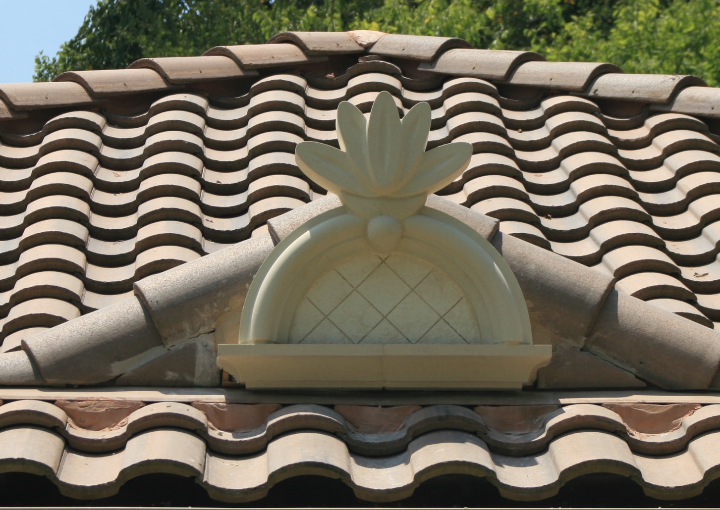 Ajim — Pineapple Finial