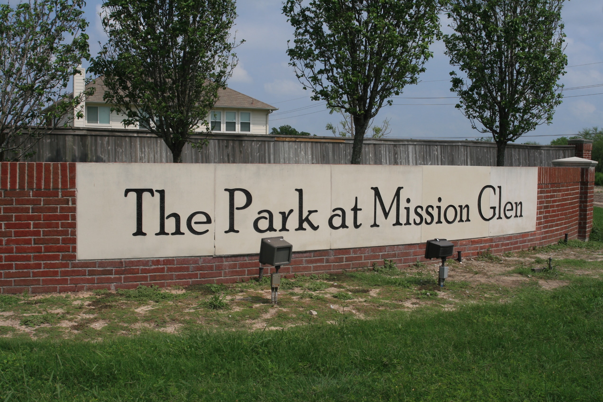 Mission Glen Sign